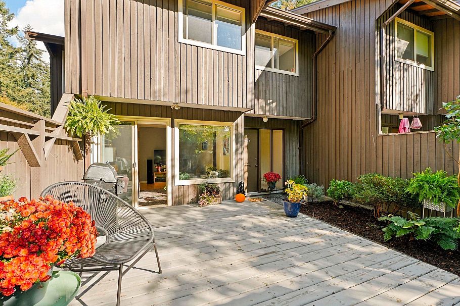 2026 Purcell Way North Vancouver, BC - 1