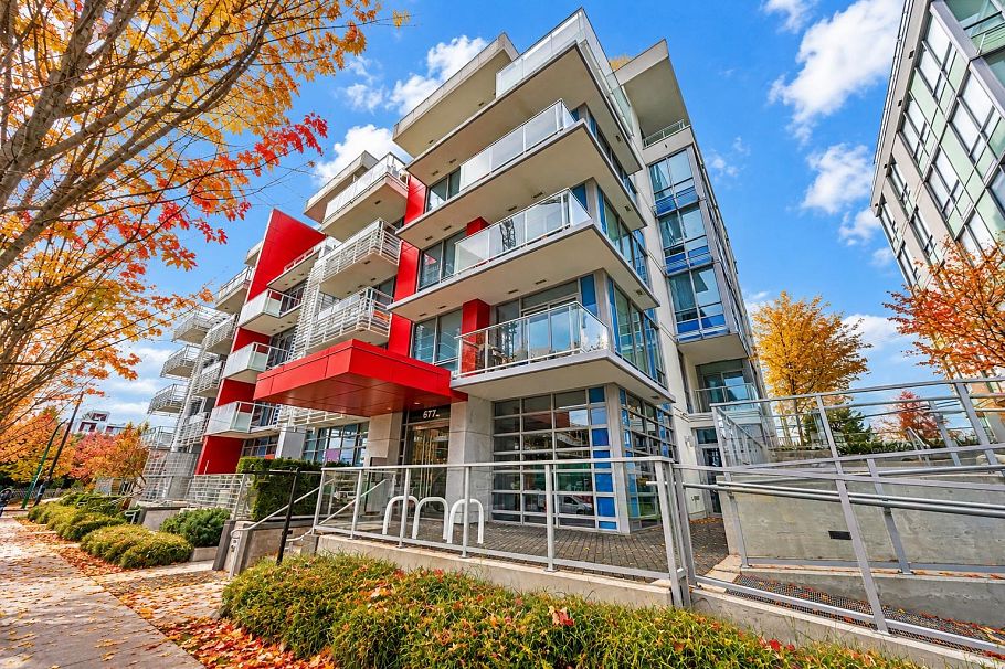 211 677 W 41st Avenue Vancouver, BC - 1