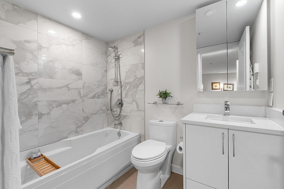112 8450 Jellicoe Street Vancouver, BC - 17