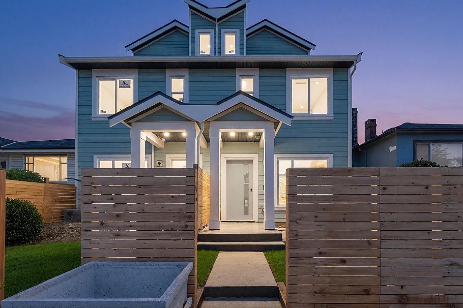 1 4587 Knight Street Vancouver, BC - 1