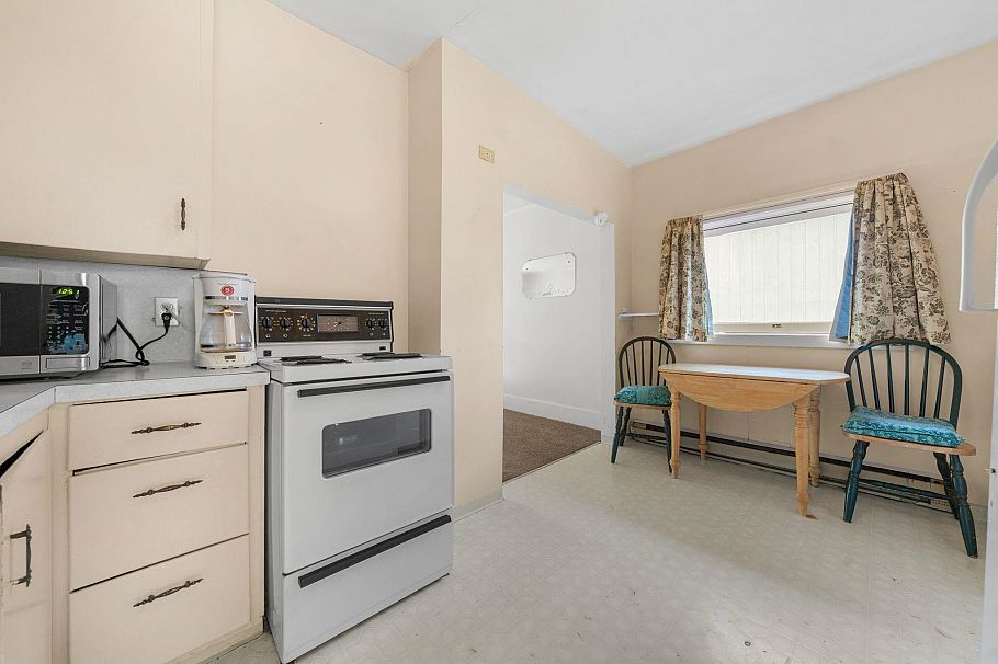 652 W 14th Street North Vancouver, BC - 12