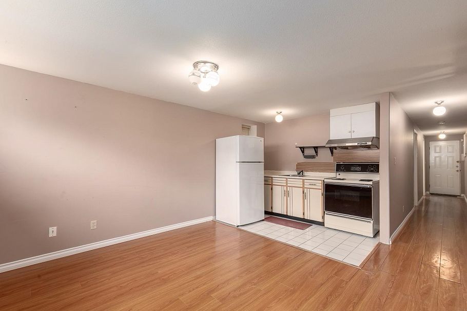 3078 E 6th Avenue Vancouver, BC - 32