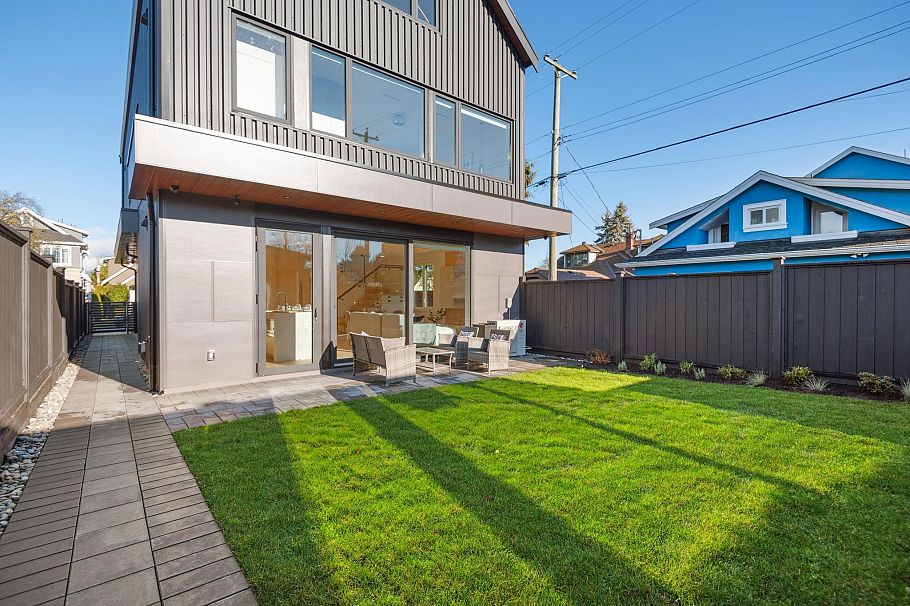 2 3620 W 20th Avenue Vancouver, BC - 2