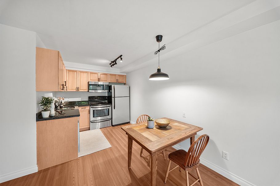 108 251 W 4th Street North Vancouver, BC - 5