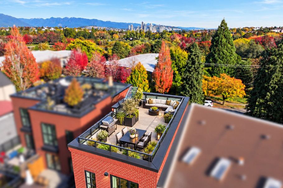 3445 Porter Street Vancouver, BC - 1