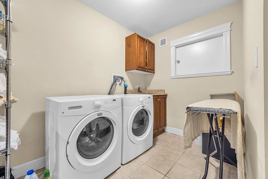 725 W 61st Avenue Vancouver, BC - 11