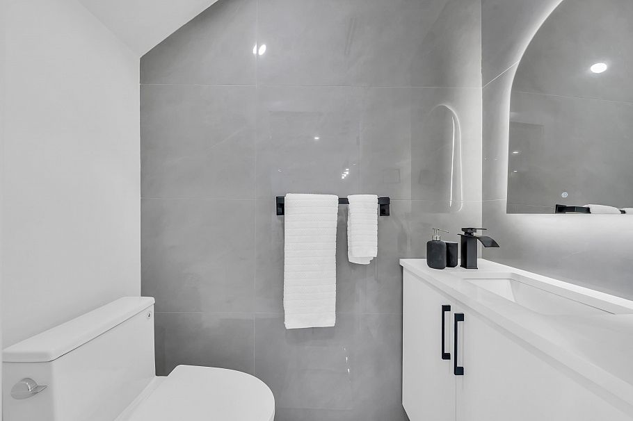 1 4587 Knight Street Vancouver, BC - 15