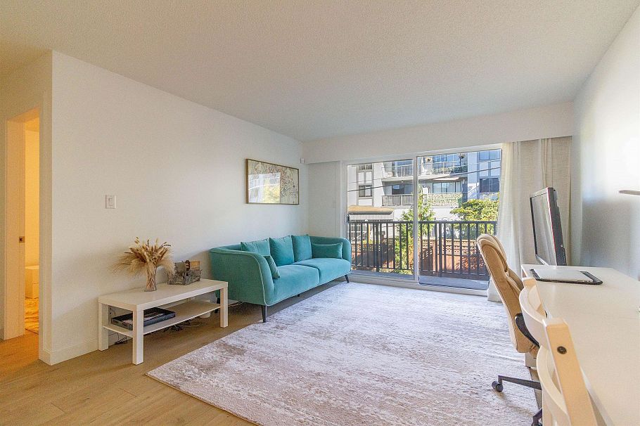 210 270 W 1st Street North Vancouver, BC - 3
