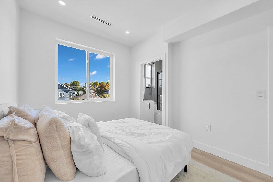 1 4587 Knight Street Vancouver, BC - 18