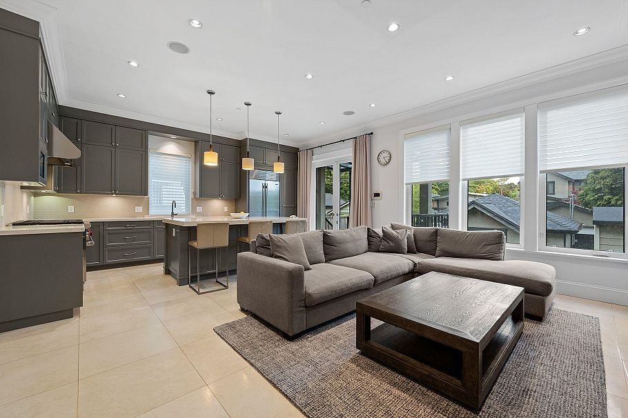 3475 W 24th Avenue Vancouver, BC - 9