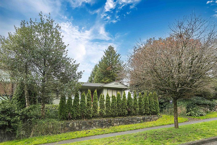 14 W 37th Avenue Vancouver, BC - 17