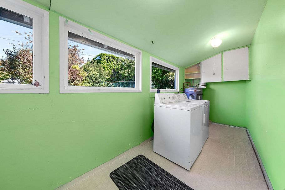 652 W 14th Street North Vancouver, BC - 20