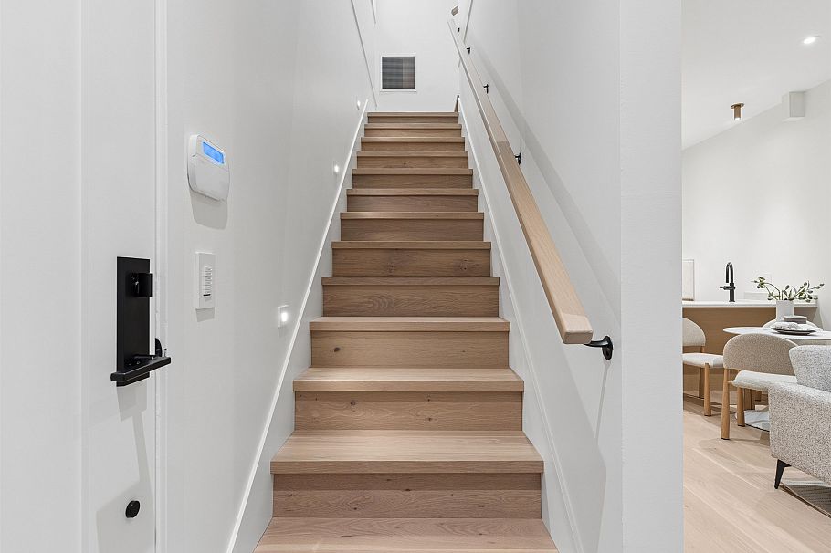 2543 E 2nd Avenue Vancouver, BC - 12