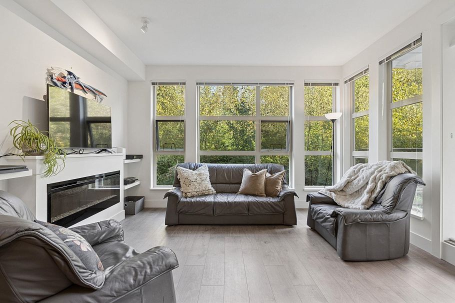 318 3602 Aldercrest Drive North Vancouver, BC - 1