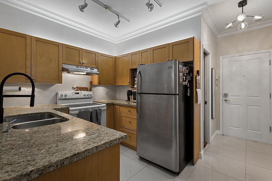 101 1675 W 10th Avenue Vancouver, BC - 15