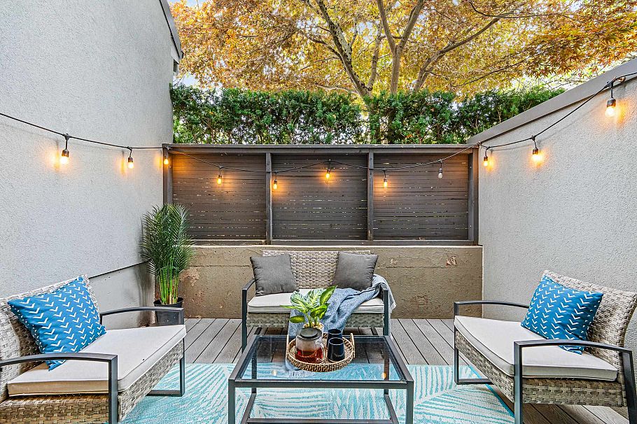 1339 W 8th Avenue Vancouver, BC - 9