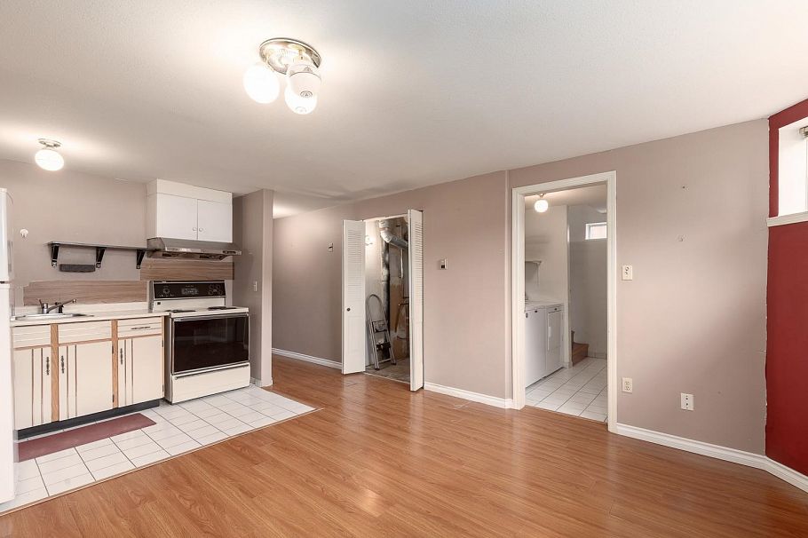 3078 E 6th Avenue Vancouver, BC - 33