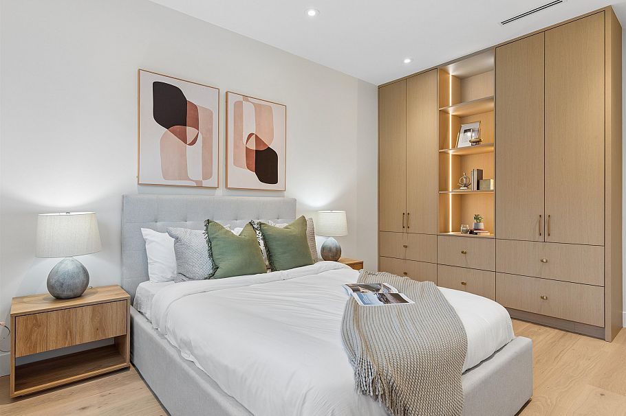 2543 E 2nd Avenue Vancouver, BC - 4