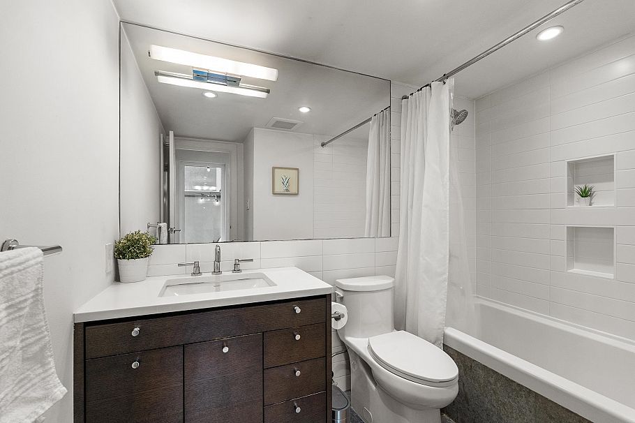 1339 W 8th Avenue Vancouver, BC - 24