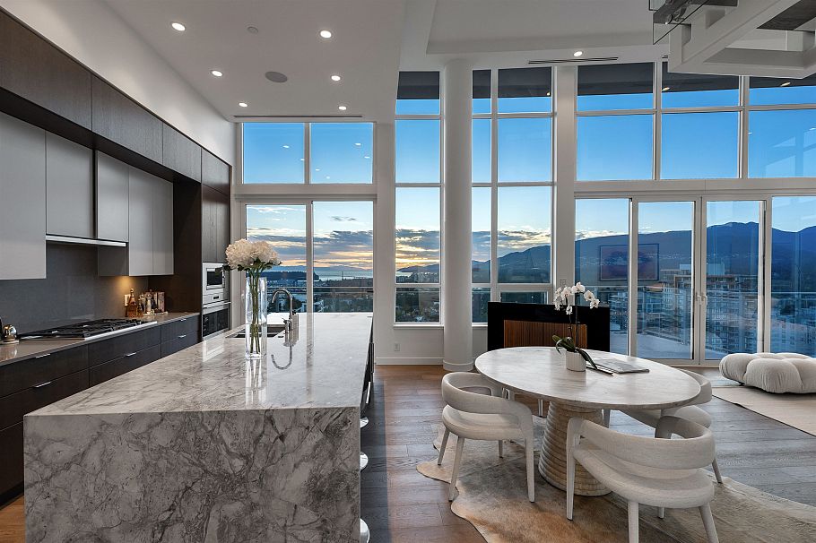 2403 125 E 14th Street North Vancouver, BC - 22