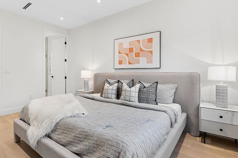 2543 E 2nd Avenue Vancouver, BC - 1