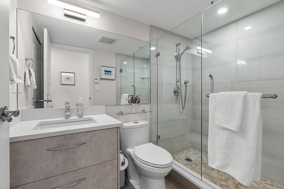 112 8450 Jellicoe Street Vancouver, BC - 20