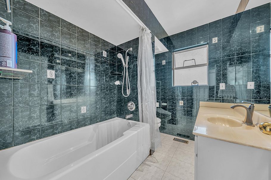 3631 Wellington Avenue Vancouver, BC - 25