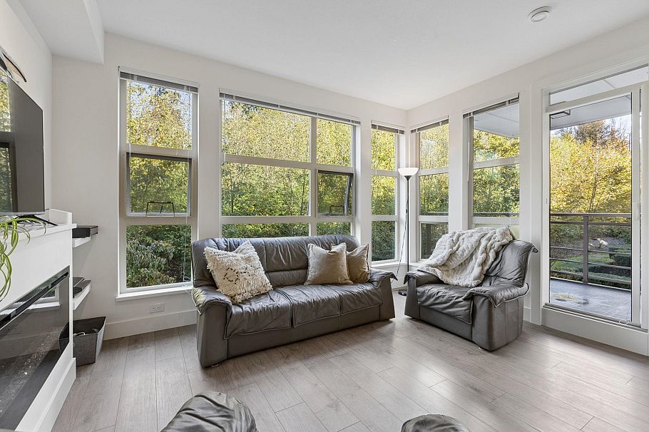 318 3602 Aldercrest Drive North Vancouver, BC - 3