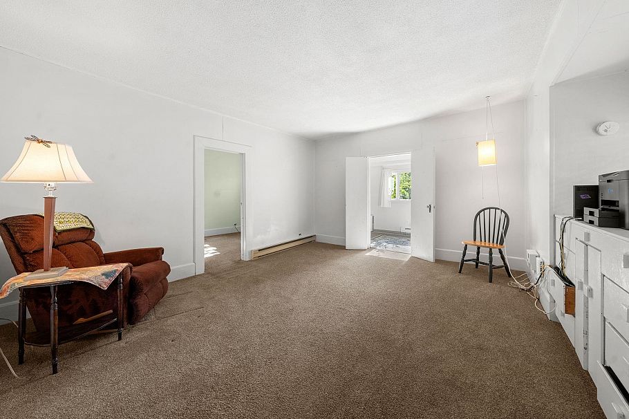 652 W 14th Street North Vancouver, BC - 5