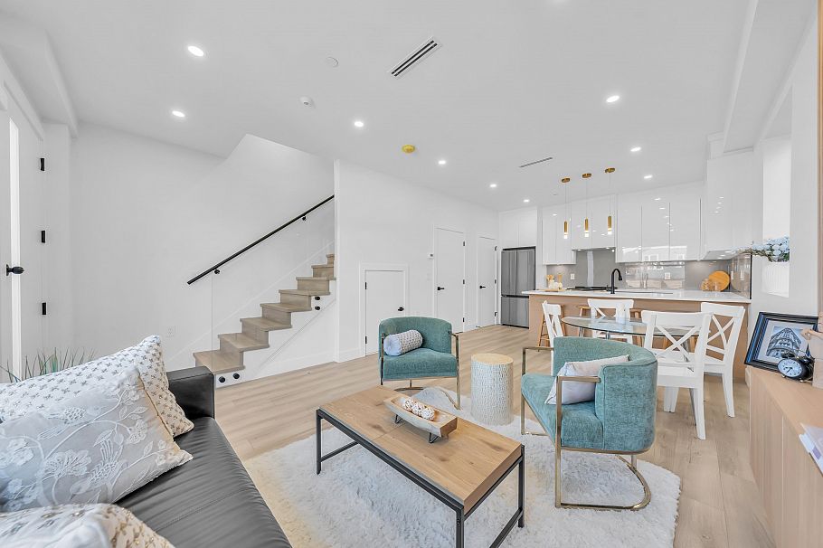1 4587 Knight Street Vancouver, BC - 6