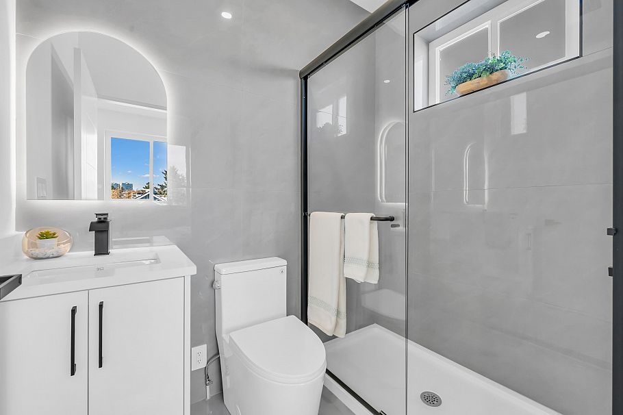 1 4587 Knight Street Vancouver, BC - 26