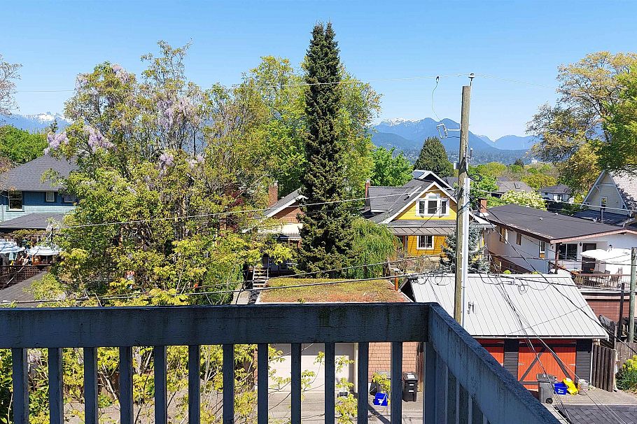 1951 Napier Street Vancouver, BC - 12