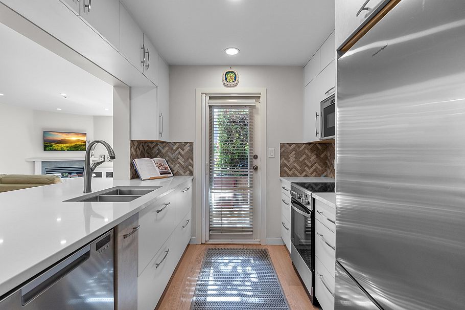 112 8450 Jellicoe Street Vancouver, BC - 11
