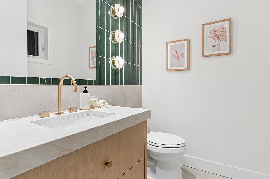 1 2541 E 2nd Avenue Vancouver, BC - 3