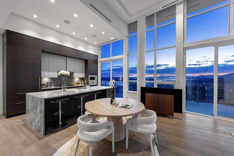 2403 125 E 14th Street North Vancouver, BC - 2