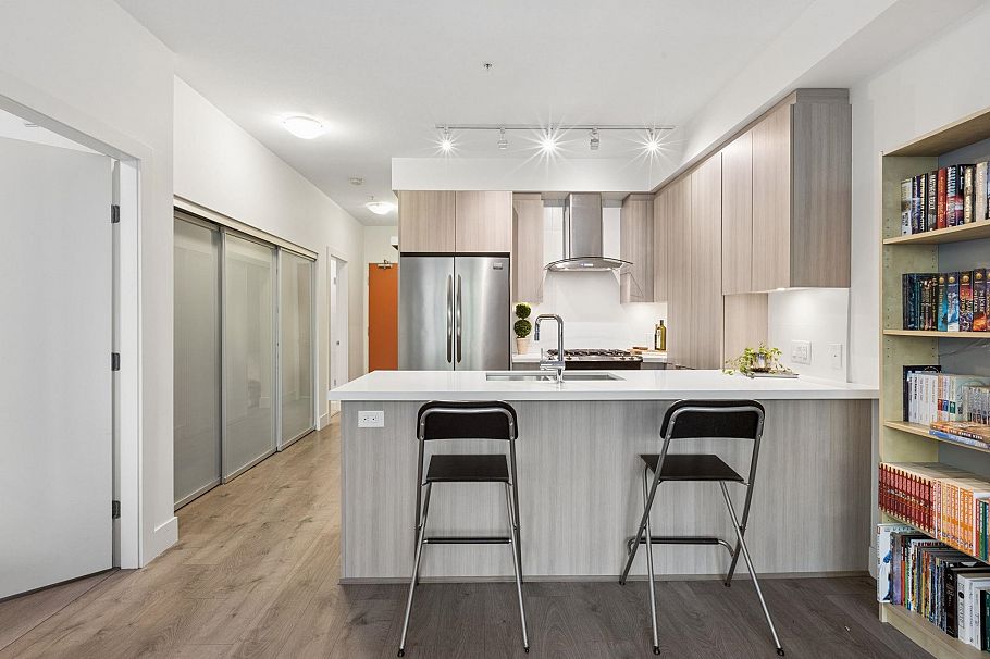 318 3602 Aldercrest Drive North Vancouver, BC - 6