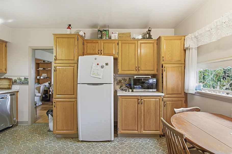 14 W 37th Avenue Vancouver, BC - 5