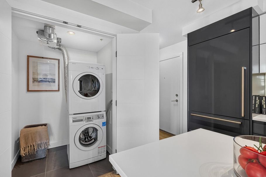 509 238 W Broadway Vancouver, BC - 2