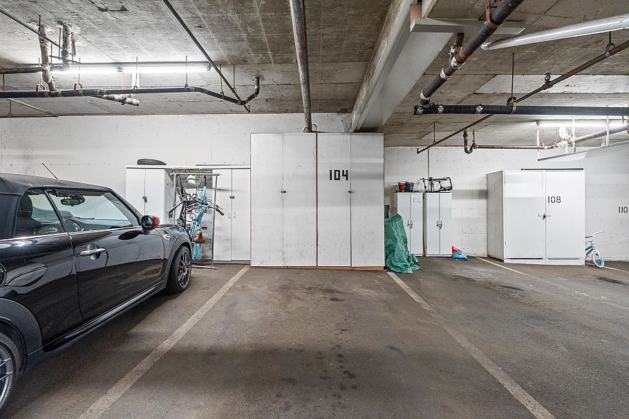 1339 W 8th Avenue Vancouver, BC - 29