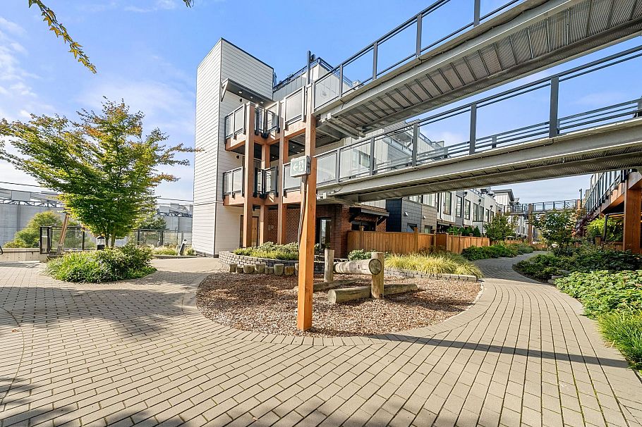 157 555 E 2nd Street North Vancouver, BC - 37