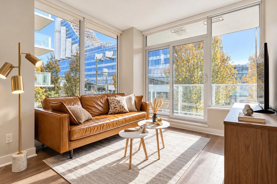 211 677 W 41st Avenue Vancouver, BC - 2