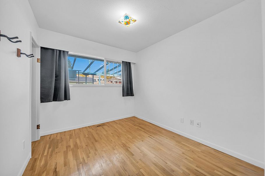 3631 Wellington Avenue Vancouver, BC - 24