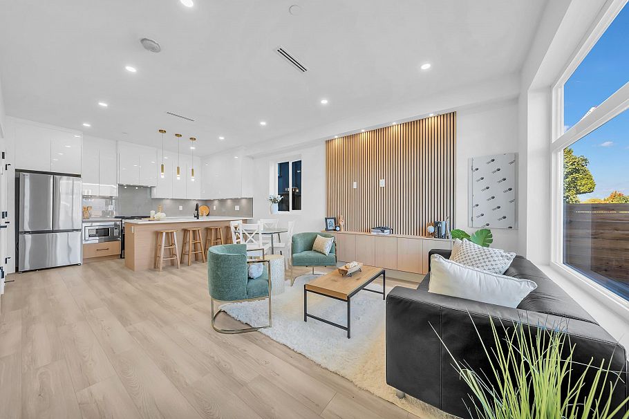 1 4587 Knight Street Vancouver, BC - 2