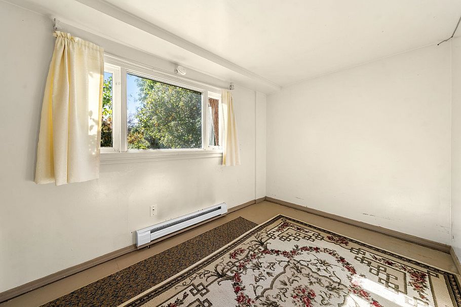 652 W 14th Street North Vancouver, BC - 14
