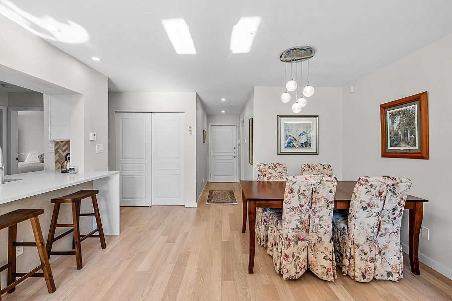 112 8450 Jellicoe Street Vancouver, BC - 9