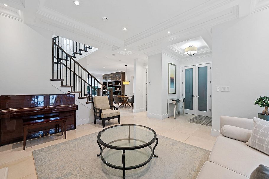 3475 W 24th Avenue Vancouver, BC - 4