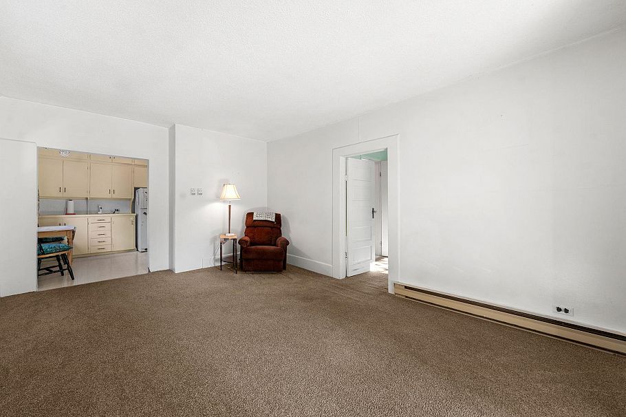652 W 14th Street North Vancouver, BC - 6