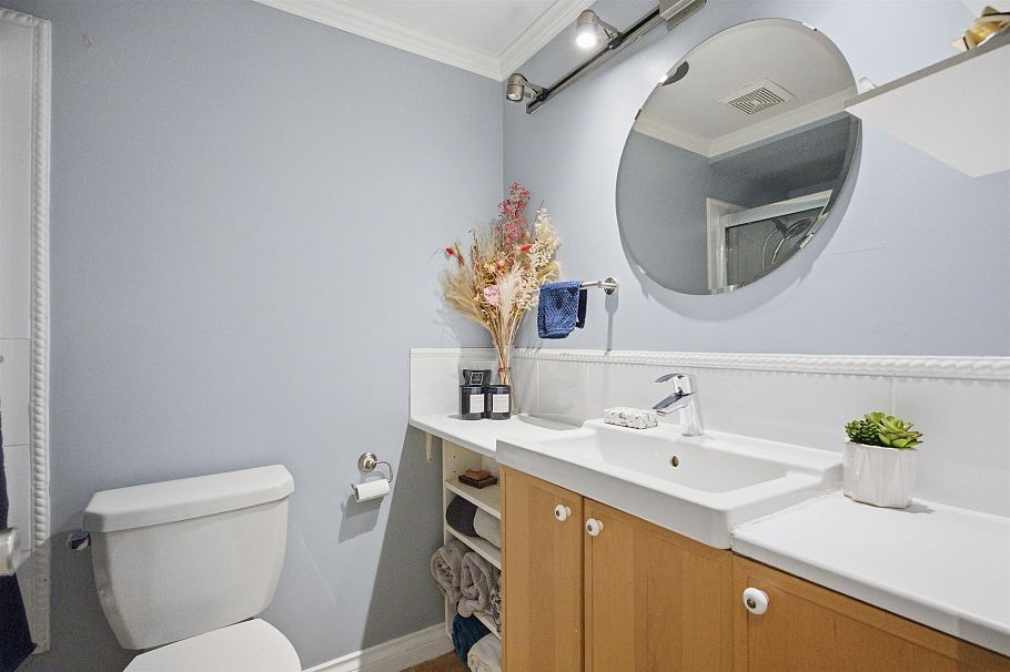 203 36 E 14th Avenue Vancouver, BC - 14