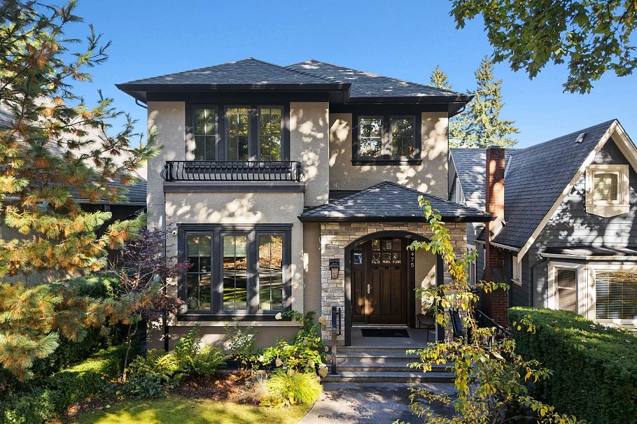 3475 W 24th Avenue Vancouver, BC - 1