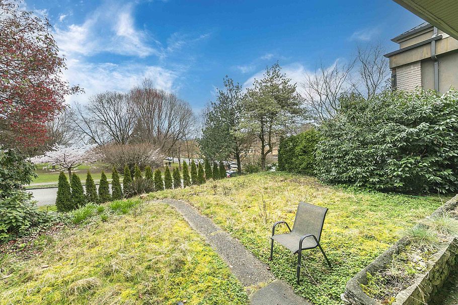 14 W 37th Avenue Vancouver, BC - 4